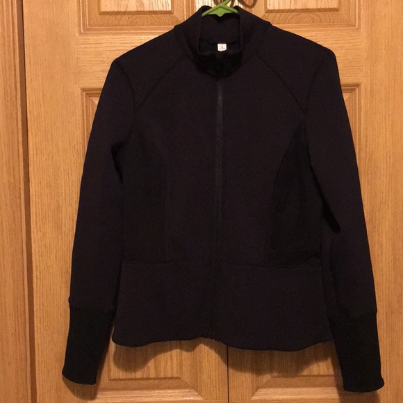 lululemon athletica Jackets & Blazers - NEW (w/o tags) LuLulemon jacket. Size 10.